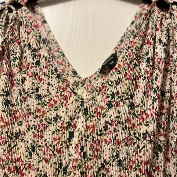NWT Size Med RW&Co VNECK Cami - Picture 8 of 10